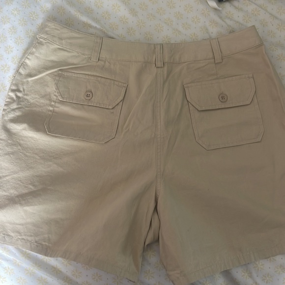 Tan cargo shorts - Picture 2 of 3